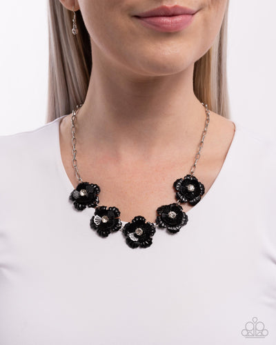 Flower Chain - Black #N722