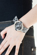 Load image into Gallery viewer, Jungle Cat Couture #B222