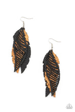Load image into Gallery viewer, WINGING Off The Hook - Black #E543