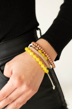 Load image into Gallery viewer, Down HOMESPUN - Yellow #B068-2