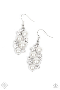 Fond of Baubles - White #E502