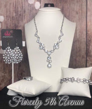 Load image into Gallery viewer, FIERCELY 5TH AVENUE - FEBRUARY COMPLETE TREND BLEND FASHION FIX
