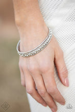 Load image into Gallery viewer, FIERCELY 5TH AVENUE - JANUARY COMPLETE TREND BLEND FASHION FIX